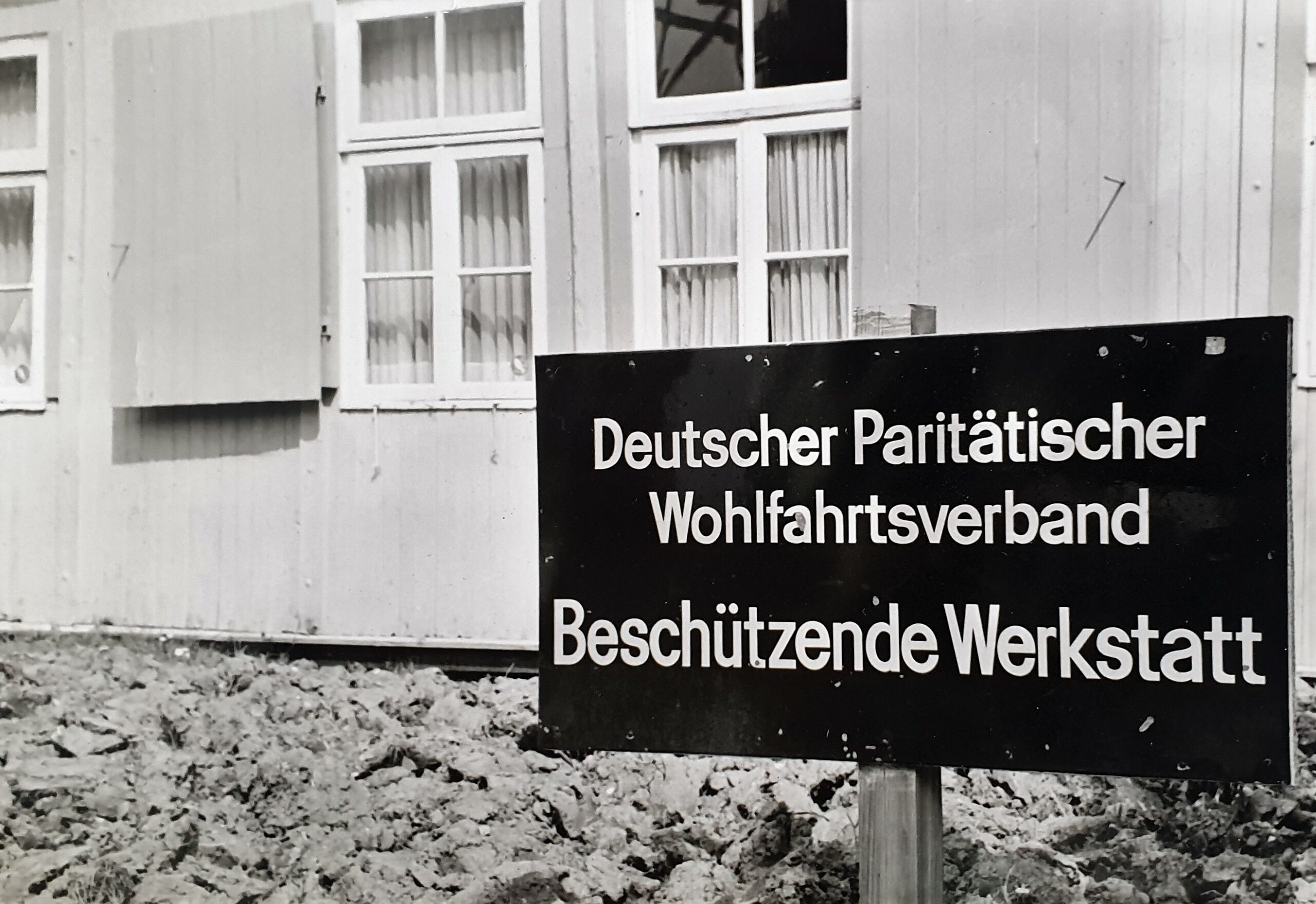 Schild von erster Werkstatt der GPS