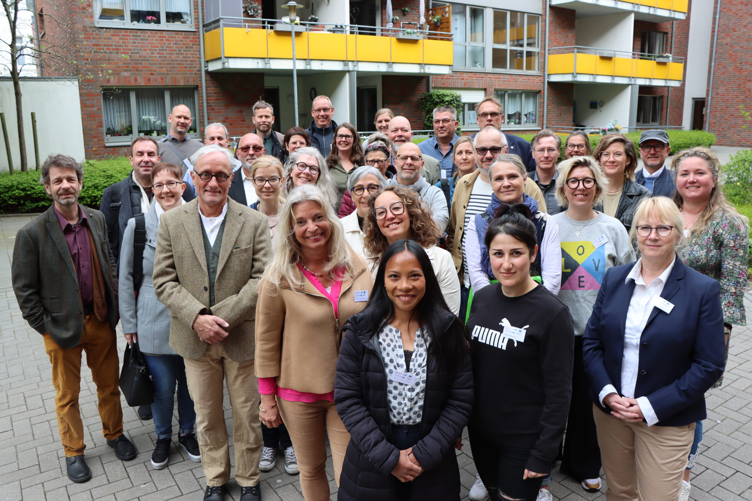 Gruppenfoto von GPS Mitarbeitern und schwedische Besucher