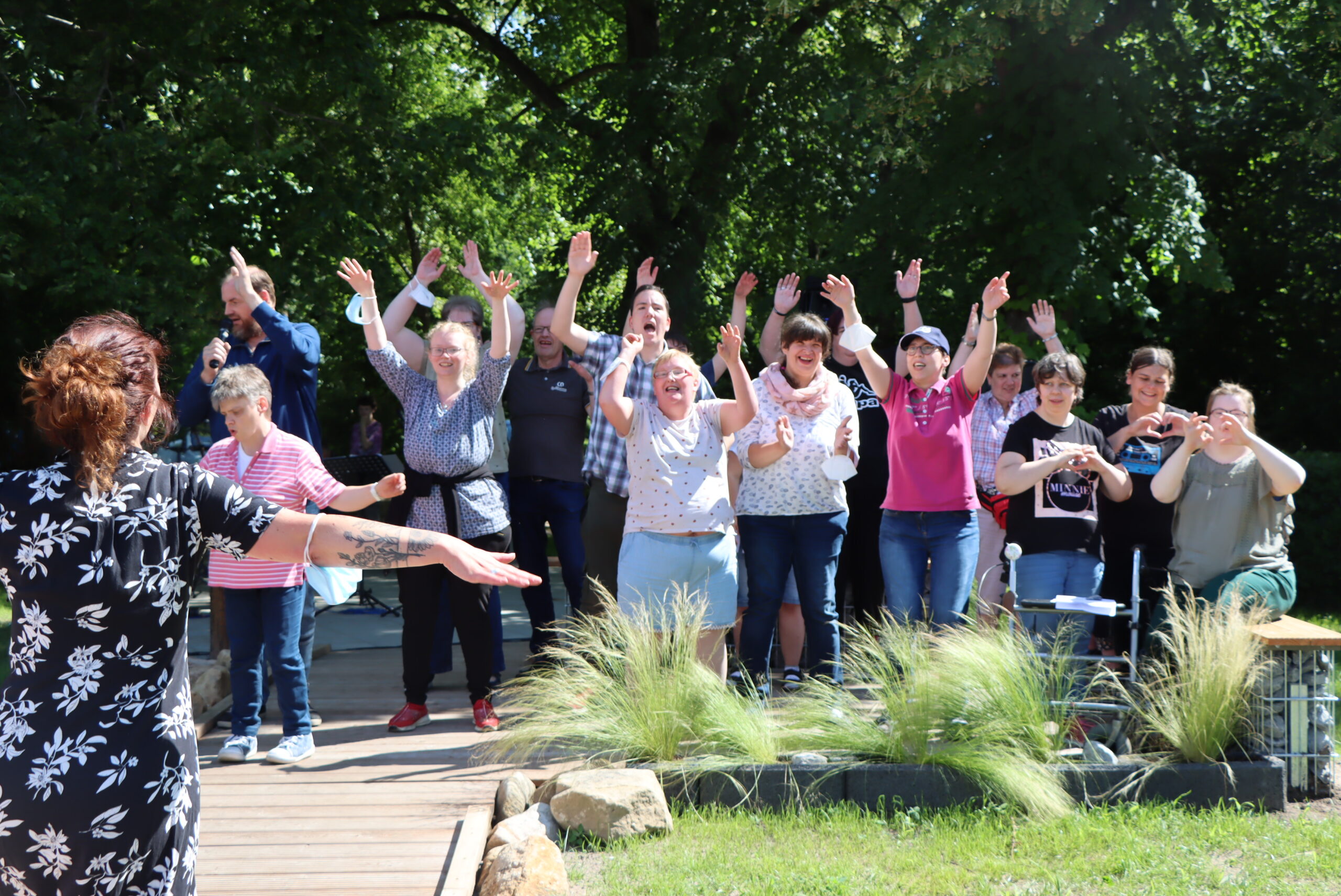 Ein Gruppenfoto vom Sommerfest der GPS Werkstatt Jeringhave