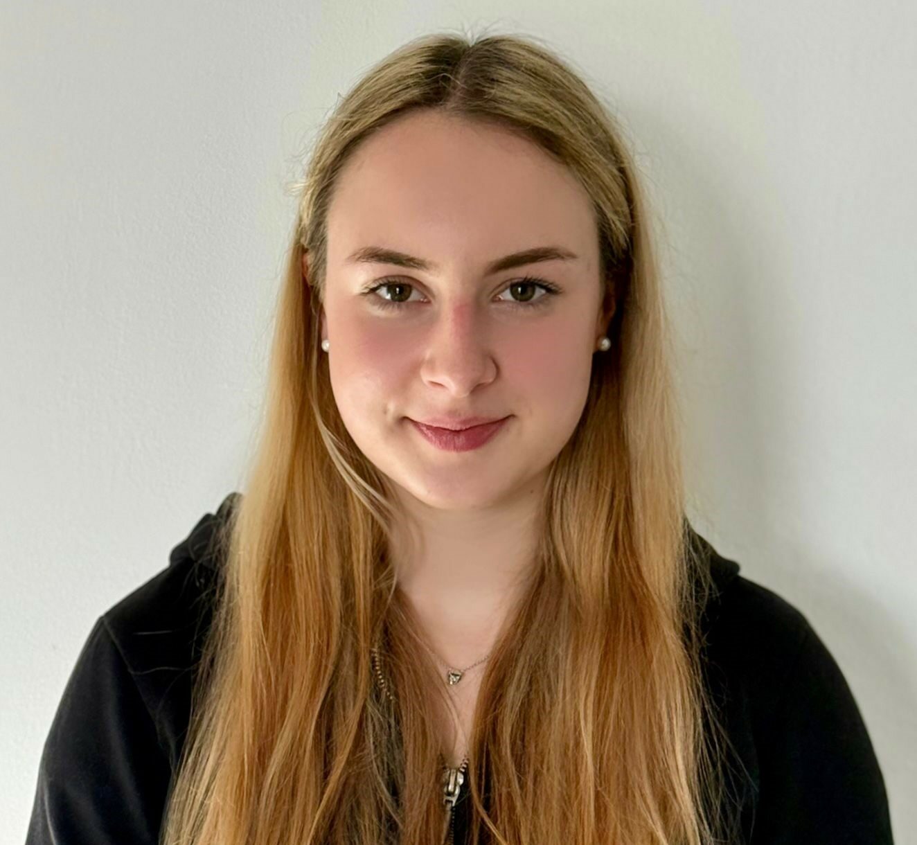 Portrait von einer GPS Auszubildende Kauffrau für Büromanagement namens Rosaria Razumovic.